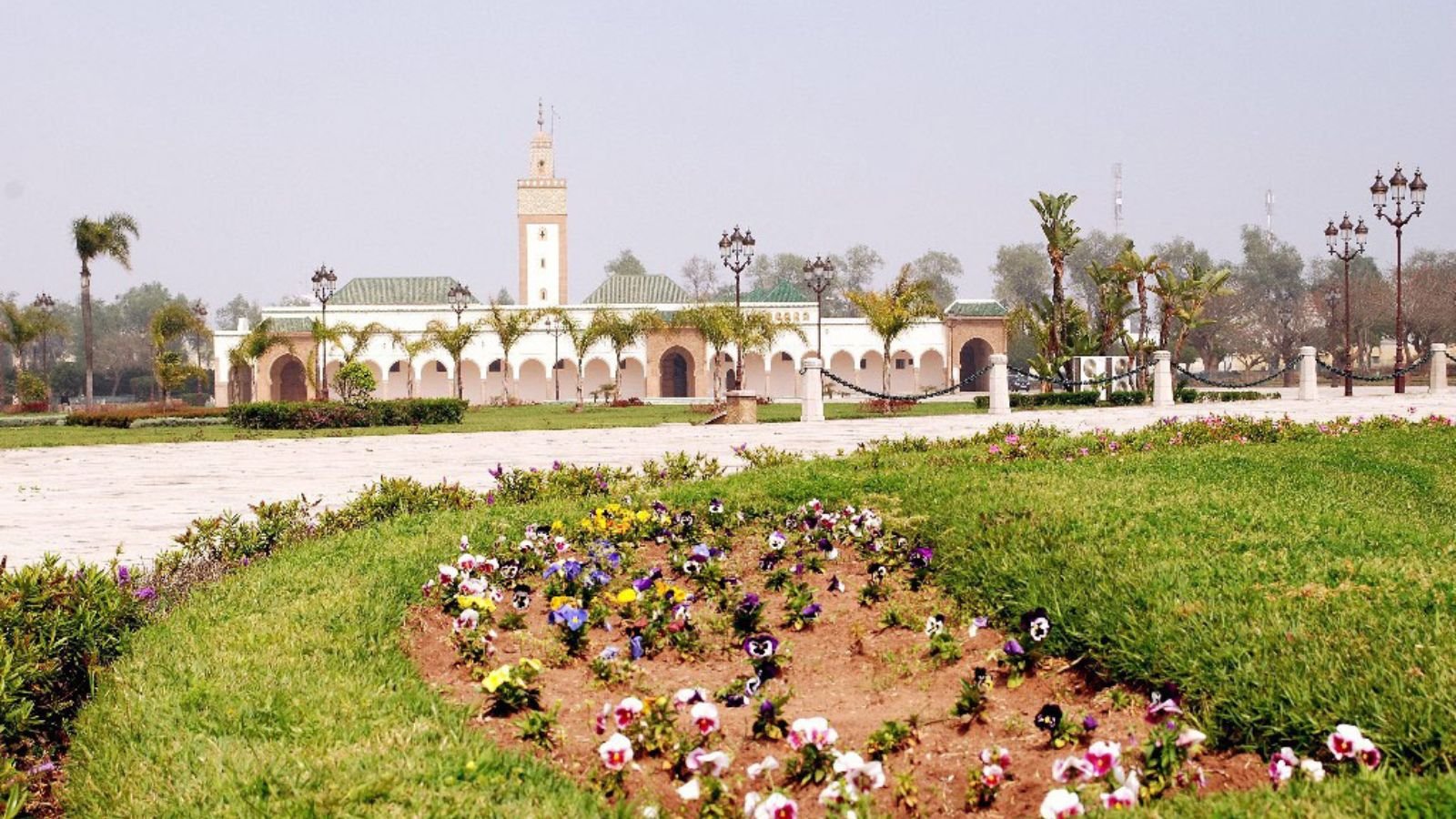 Exploring Moroccan Palaces and Gardens: A Glimpse into Royal Beauty